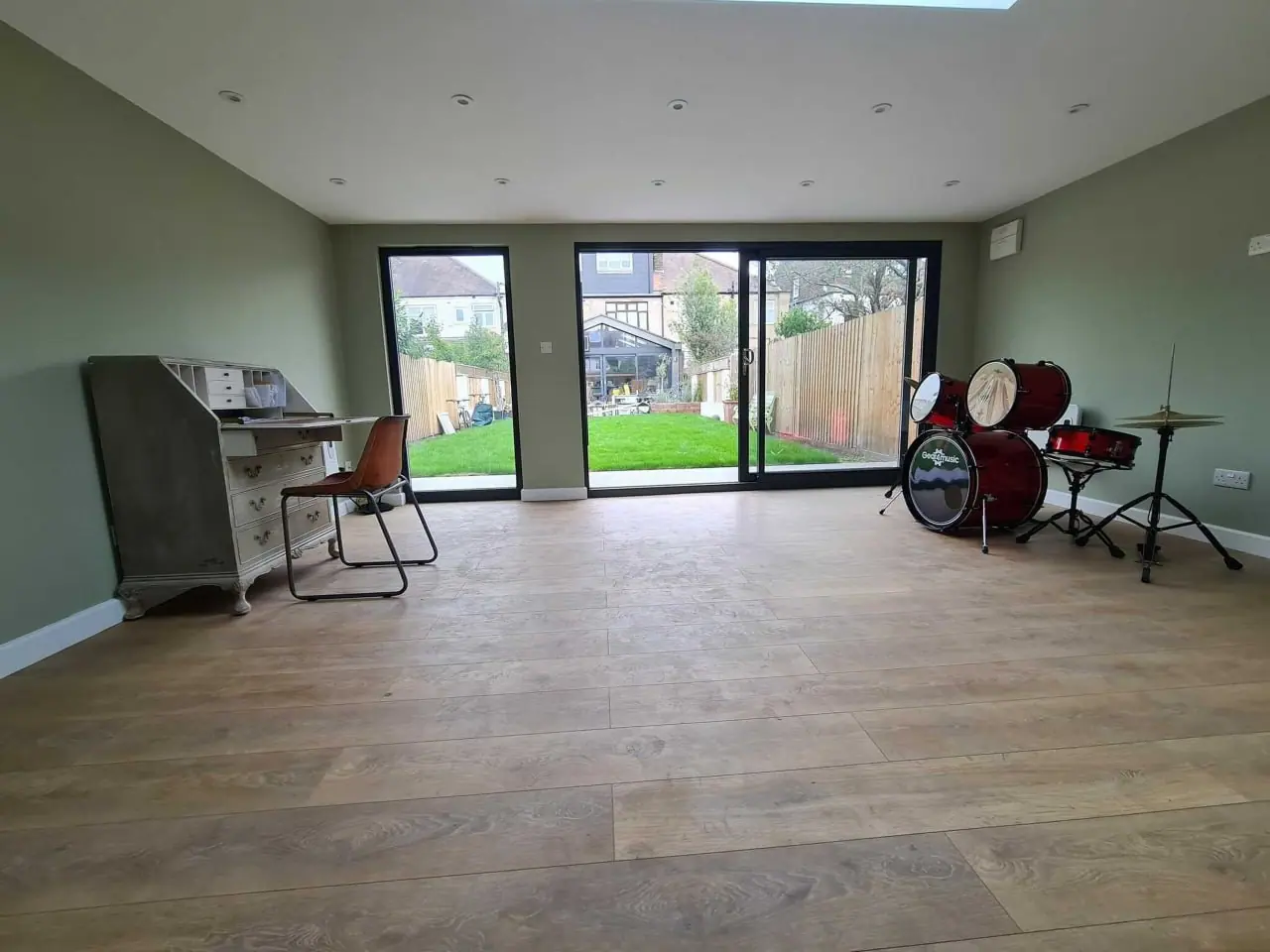 Bright Garden Room Interior